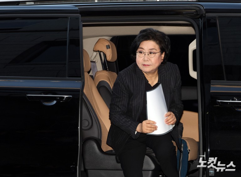 고개숙인 이혜훈 "내란, 민주주의 파괴 불법행위…실체파악 못했다" 사과