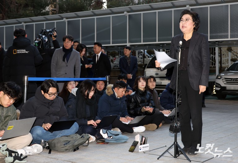 고개숙인 이혜훈 "내란, 민주주의 파괴 불법행위…실체파악 못했다" 사과