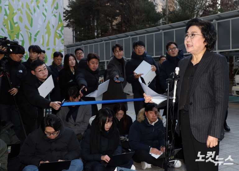 고개숙인 이혜훈 "내란, 민주주의 파괴 불법행위…실체파악 못했다" 사과