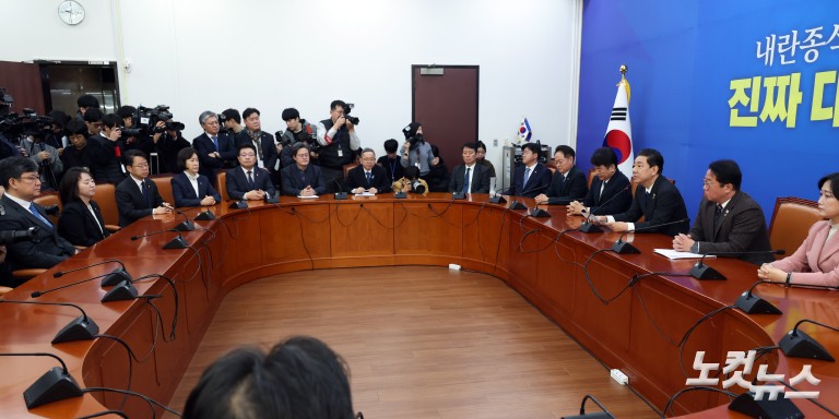 민주당 김병기, 각종 논란에 원내대표직 사퇴