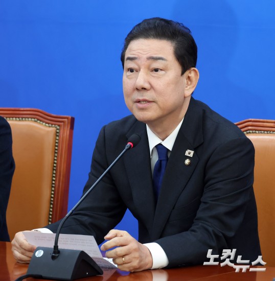 민주당 김병기, 각종 논란에 원내대표직 사퇴