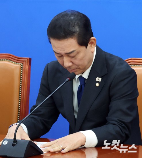 민주당 김병기, 각종 논란에 원내대표직 사퇴