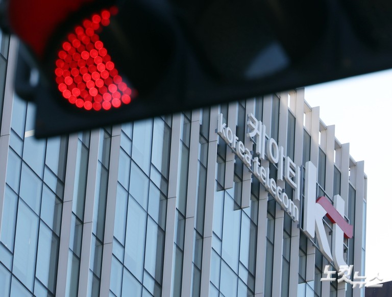 KT, 무단결제·해킹 책임…이르면 오늘 보상안 발표