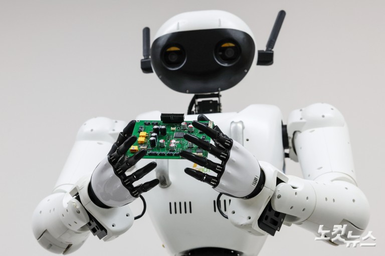 생각을 넘어 움직인다…'피지컬AI'가 여는 2026