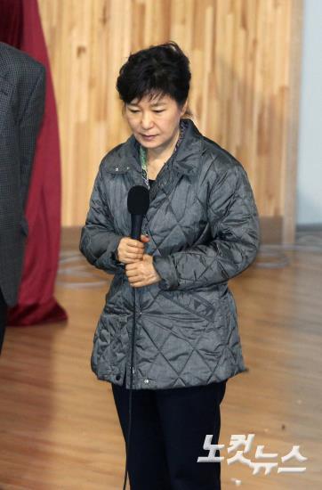 [여객선 침몰] 실종자 가족 요구 경청하는 박근혜 대통령