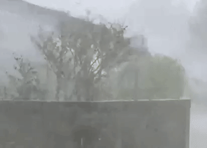 일본 오키나와에 상륙한 초강력 태풍 '힌남노'의 위력.  트위터 캡처