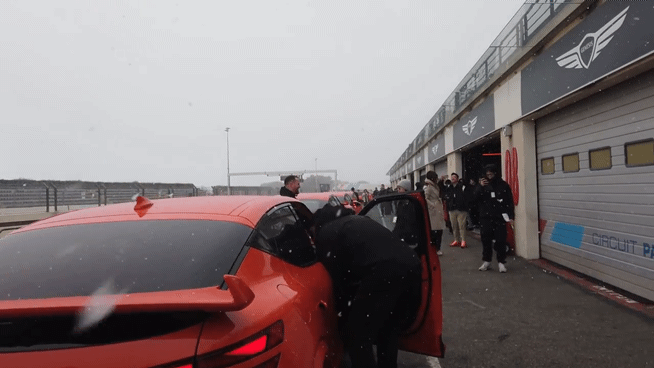 GV60 마그마 주행 현장인 폴 리카르 서킷에 21일(현지시간) 눈이 내리고 있다. 박성완 기자