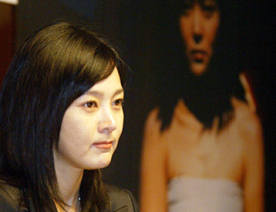 이승연 누드 제작사 결국 ''''국민 앞에 무릎'''' - 노컷뉴스 이승연 누드 제작사 결국 ''''국민 앞에 무릎'''' - 노컷뉴스