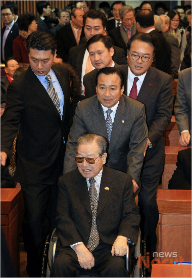 김종필 전 총재, 국회 방문 - 노컷뉴스