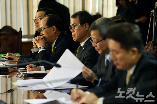 [뒤끝작렬] 정부, 미국 금리 대책 전에 기본부터