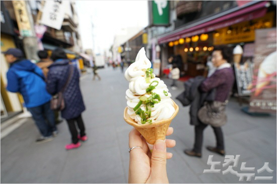 가가와현에 가면 꼭 맛봐야 할 간장 아이스크림. (사진=여행박사 제공)