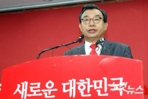 새누리당 이정현 의원이 7일 오전 여의도 당사에서 8.9 전당대회 당 대표 출마선언을 하고 있다. (사진=윤창원 기자)