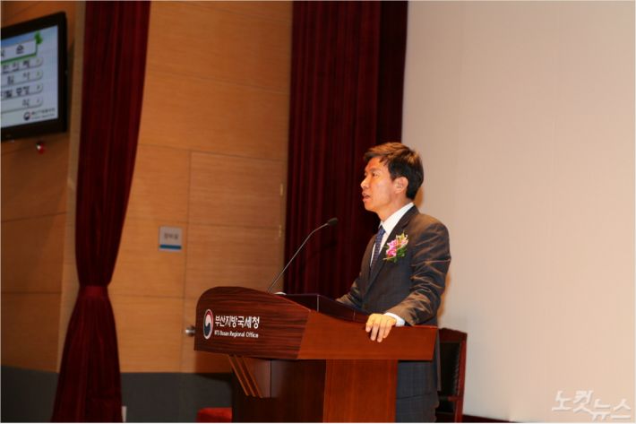 제 61대 부산지방국세청장 취임식을 갖고 있는 김대지 신임 청장 (사진 = 부산지방국세청 제공)