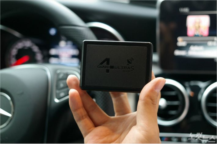 (주)아이오티플렉스가 개발한 국내 최초 LTE 기반 GPS위치추적기 '포가드 울트라S' (사진 = 아이오티플렉스 제공)