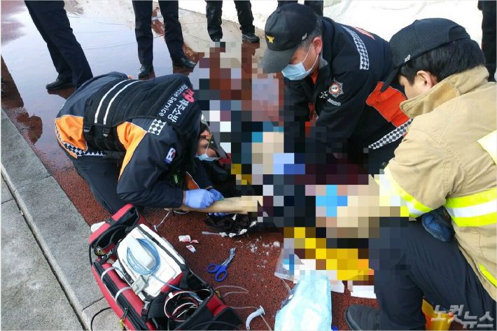 12일 오후 2시 35분쯤에 제주시 탑동광장 앞 바다에서 김모(68)씨가 물에 빠져 숨졌다. (사진=제주도 소방안전본부 제공)