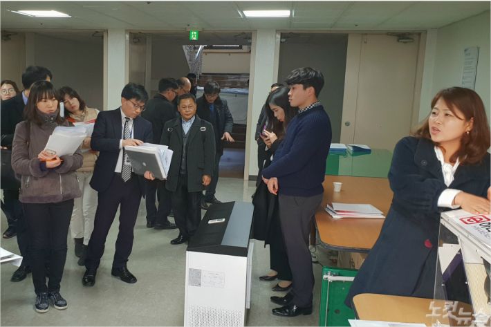 공기정화장치 제품 설명회(사진=부산시교육청 제공)