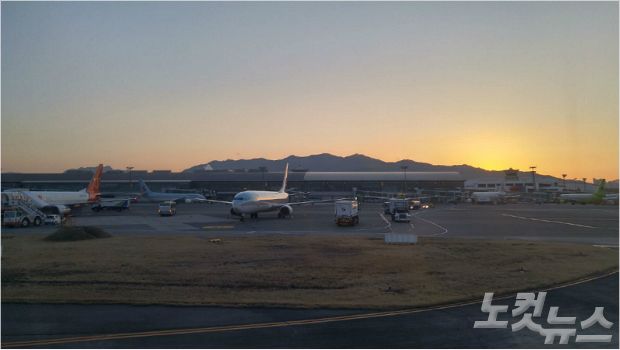 김해공항 '첫 중장거리노선' 부산~싱가포르, 제주항공·이스타 항공 품에 - 노컷뉴스