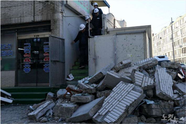 지진으로 큰 피해를 입은 포항지역 한 주택 모습(CBS자료사진)