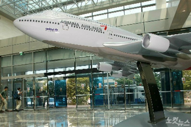 '아시아나 항공기 바퀴 파손' 광주공항 운항 정상화 - 노컷뉴스 '아시아나 항공기 바퀴 파손' 광주공항 운항 정상화 - 노컷뉴스