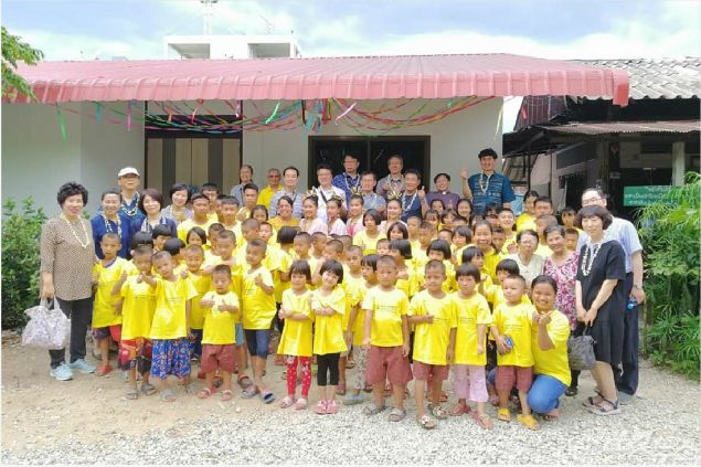 포항대도교회와 포항국제선교회는 최근 태국 치앙마이 그레이스 홈을 방문해 기숙사 완공식과 함께 협력을 다짐했다. (사진제공=포항대도교회)