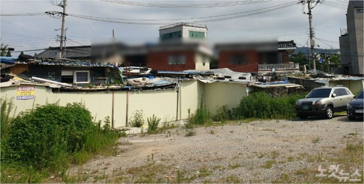 부산 남구 유엔기념공원 주변에 개발행위가 제한돼 슬레이트집들이 즐비해 있는 모습.<사진=부산 CBS 강민정 기자>