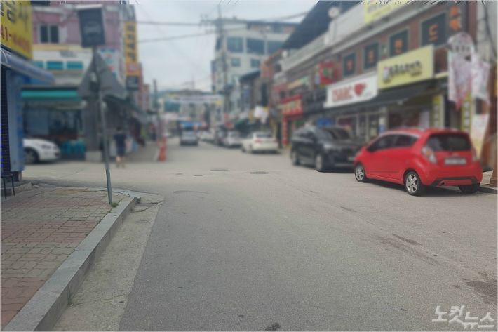 군부대 이전, 해체 결정으로 생존 위기에 몰린 강원도 전방지역 상가 거리. 