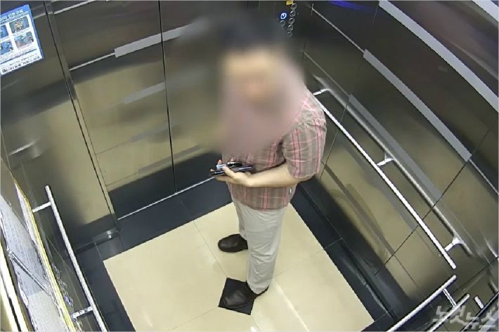지난해 6월 2일 범행 직전 아파트 엘레베이터에 탑승한 피고인 모습. (사진=자료사진)