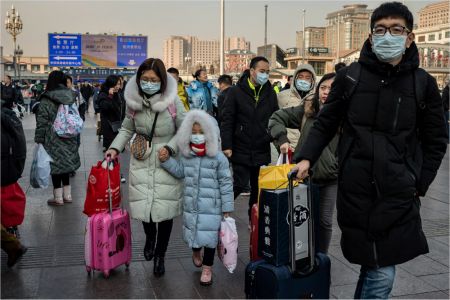 기차역에서 마스크를 쓴 사람들(사진=연합뉴스)