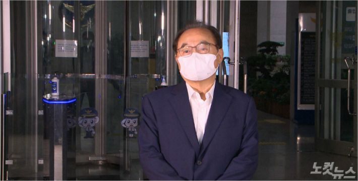 22일 오거돈 전 부산시장이 경찰 조사 뒤 취재진에 입장을 표명하고 있다. (사진=신준영 VJ)