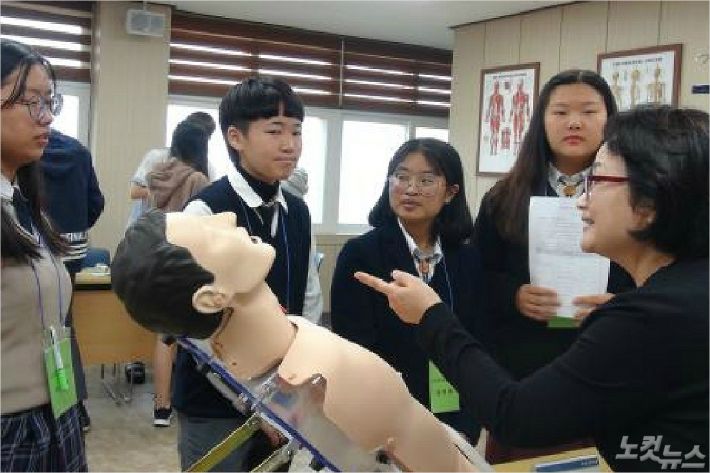 진로체험 중인 중문고등학교 학생들(사진=자료사진)