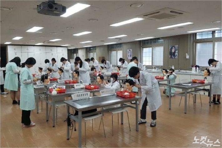 한국뷰티고등학교 교내기능경기대회 모습(사진=자료사진)