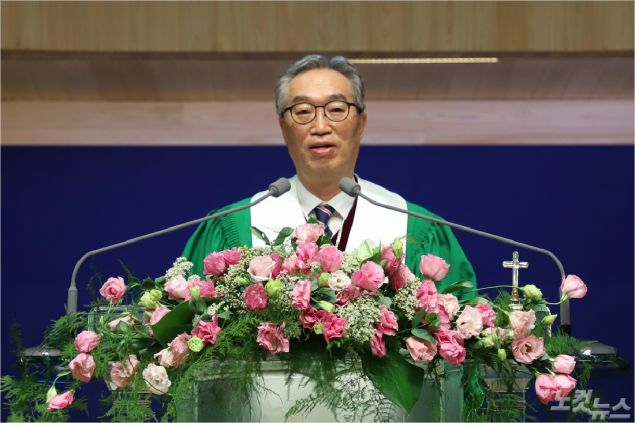 예배에서는 김태영 전 총회장이 설교했다. (사진=포항CBS)