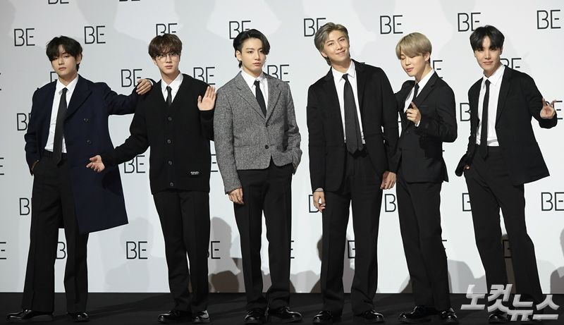 그룹 방탄소년단(BTS)이 20일 오전 서울 중구 동대문디자인플라자에서 열린 새 앨범 '비' 디럭스 에디션 발매 기념 글로벌 기자간담회 참석해 포토타임을 하고 있다. 왼쪽부터 뷔, 진, 정국, RM, 지민, 제이홉 (사진=이한형 기자)