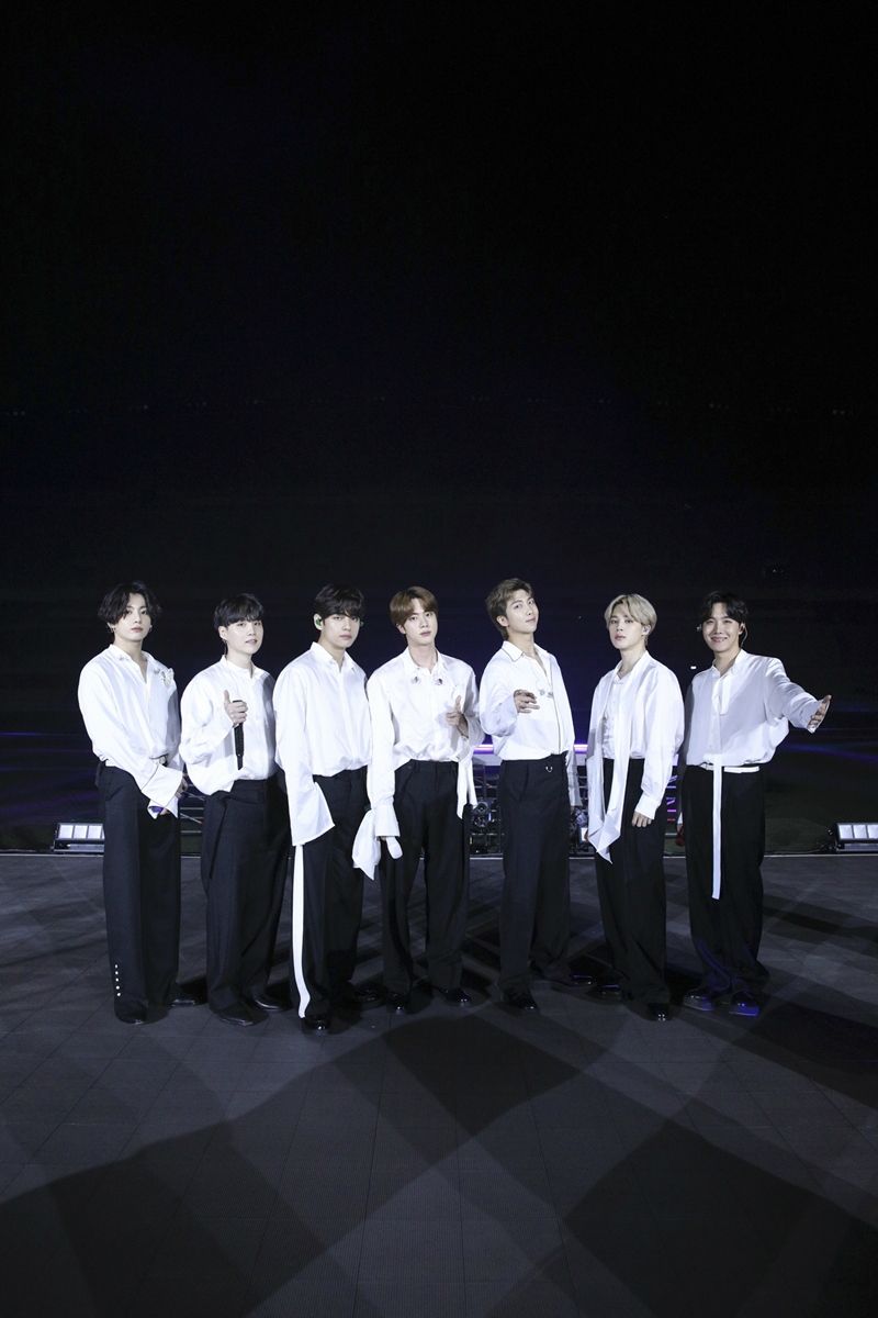 그룹 방탄소년단. 왼쪽부터 정국, 슈가, 뷔, 진, RM, 지민, 제이홉 (사진=AMAs 공식 트위터)