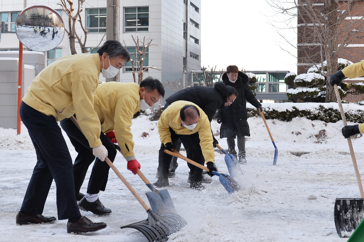 Gwangju City Office of Education,’Full Power’ in Snow Removal for All Employees