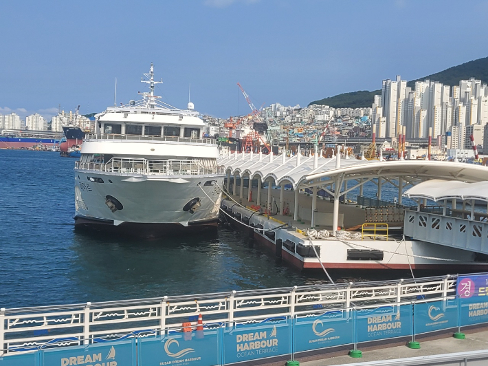부산항만공사(BPA)는 23일 사업시행자인 부산드림하버(주)와 부산항 북항 옛 연안여객부두 운영사업 실시협약을 해지했다고 밝혔다. 조선영 기자