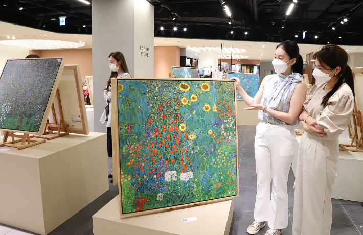 신세계 센텀시티가 '뮤라섹'과 함께 명화 재현 작품 전시와 판매를 진행한다. 신세계 센텀시티 제공