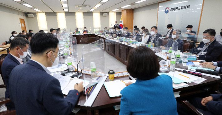 6일 오후 세종시 정부세종청사 최저임금위원회 회의실에서 7차 전원회의가 열리고 있다. 연합뉴스