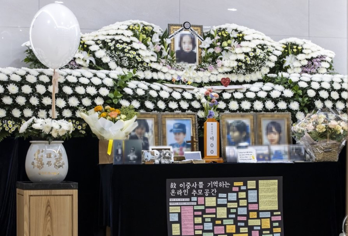 지난 6일 경기도 성남시 국군수도병원 장례식장에 마련된 고(故) 이모 중사 추모소의 모습. 연합뉴스