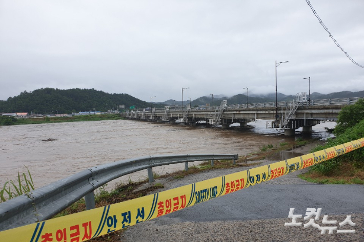 광주·전남 일부 지역에 500㎜가 넘는 기록적인 폭우가 내리면서 3명이 숨지는 등 피해가 잇따랐다. 조시영 기자