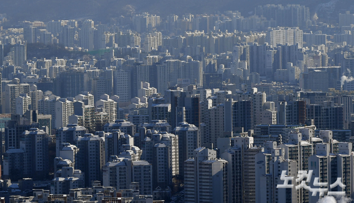 4일 서울 남산공원에서 바라본 서울시내 아파트 모습. 이한형 기자