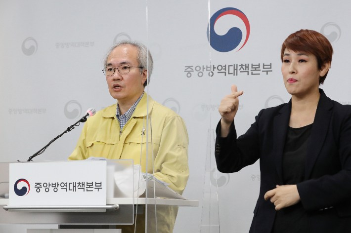 브리핑하는 권준욱 중앙방역대책본부 제2부본부장. 연합뉴스