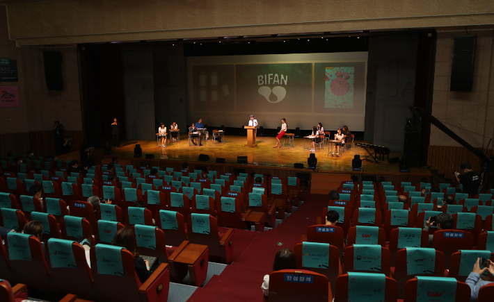 지난 8일 경기 부천시 중동 부천시청 어울마당에서 열린 제25회 부천국제판타스틱영화제(BIFAN) 개막식 모습. 사진 연합뉴스