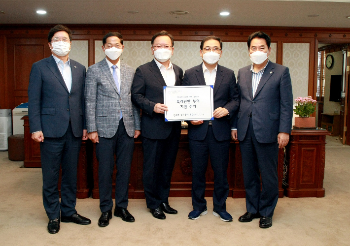 김부겸 국무총리와 4개 특례시장들의 면담. 창원시 제공