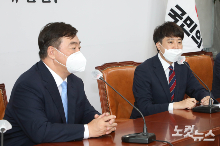 12일 오후 국회에서 국민의힘 이준석 당대표가 싱하이밍 주한중국대사를 접견한 뒤 발언하고 있다. 윤창원 기자