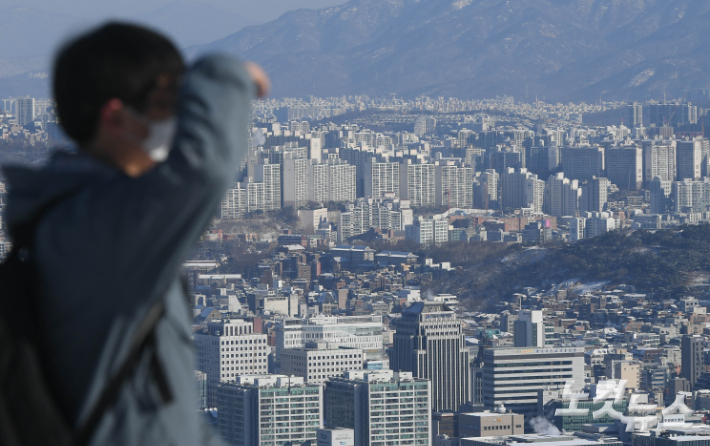 서울 남산공원에서 바라본 서울시내 아파트 모습. 이한형 기자