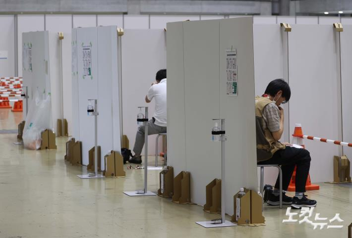 코로나19 검사를 받는 취재진의 모습. 도쿄=올림픽사진공동취재단
