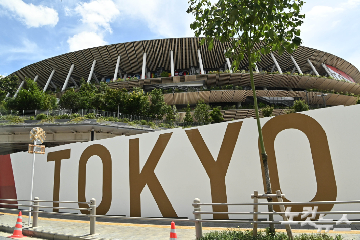 2020도쿄올림픽 개막을 일주일 앞둔 16일 도쿄 신주쿠구 도쿄올림픽스타디움 앞이 한산하다.  도쿄=올림픽사진공동취재단