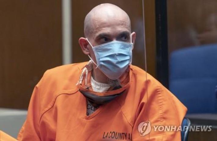 사형이 선고된 연쇄 여성 살인범 마이클 가쥴로(45)가 16일(현지시간) 미 LA법원에 출석한 모습. 연합뉴스