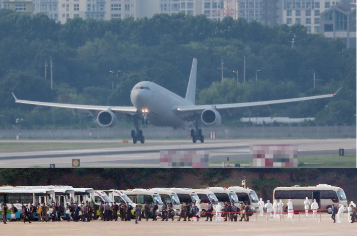 서울공항에 도착한 청해부대 34진 문무대왕함 장병들 (연합뉴스)
